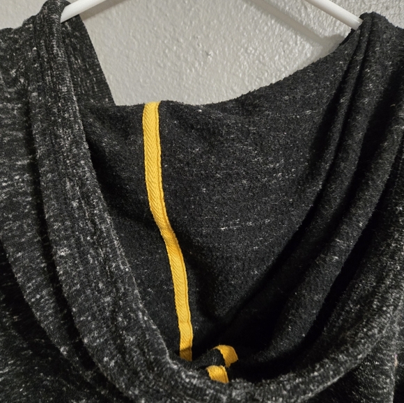 Bundle of Iowa Hawkeyes Sweater and Top - Picture 12 of 16